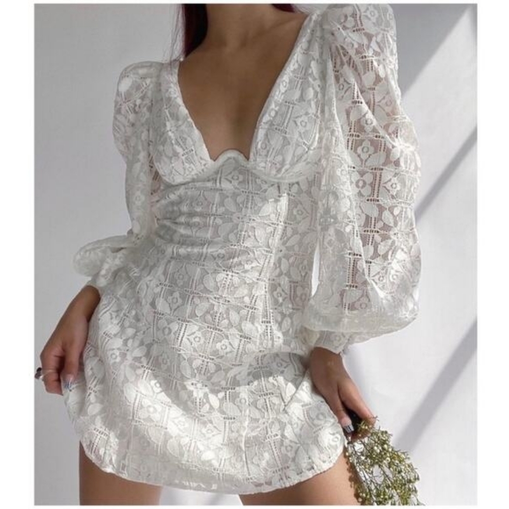 Elegant White Lace Mini Dress with Puff Sleeves